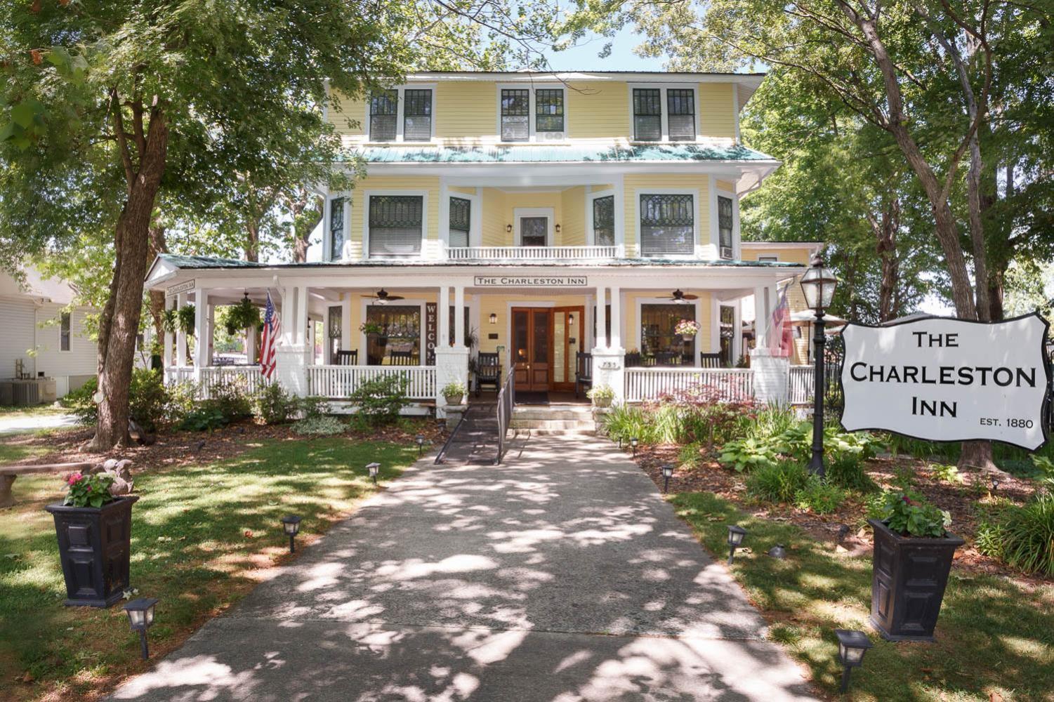 The Charleston Inn Hendersonville Nc Exterior photo