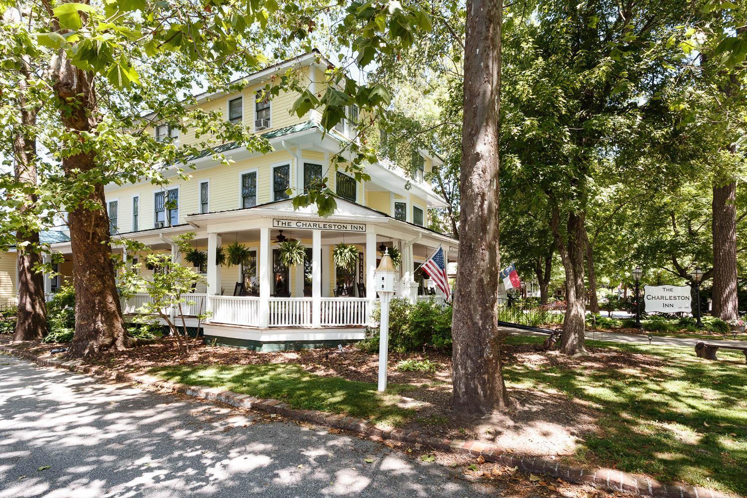 The Charleston Inn Hendersonville Nc Exterior photo